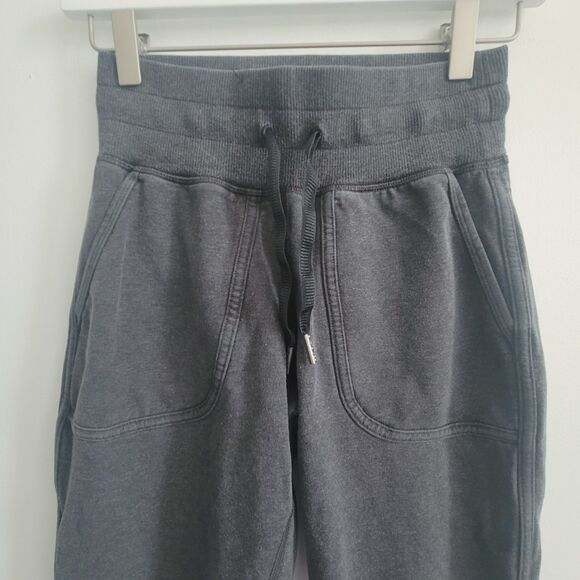 Lululemon Women's Comfy As Sweat pants Size 2 Heathered Grey - Picture 3 of 12